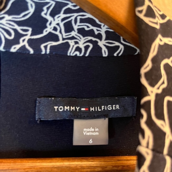 Tommy Hilfiger Navy Floral Dress size 6 - Picture 4 of 4